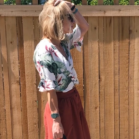 Rails Palm Print Linen cropped Wrap Top - Picture 7 of 7